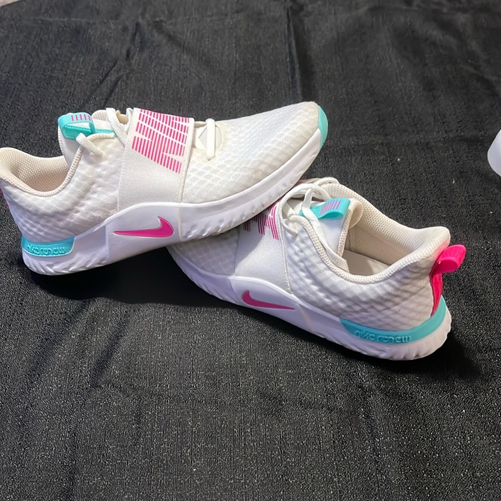 Women’s Nike Renew Sz 10